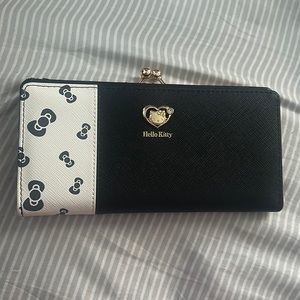 Hello kitty wallet NWOT
